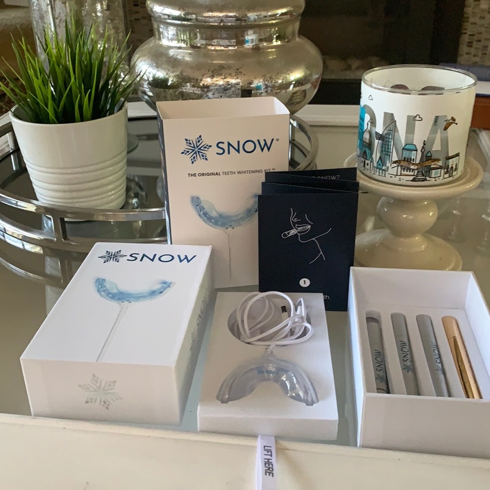 Snow tooth whitening kit